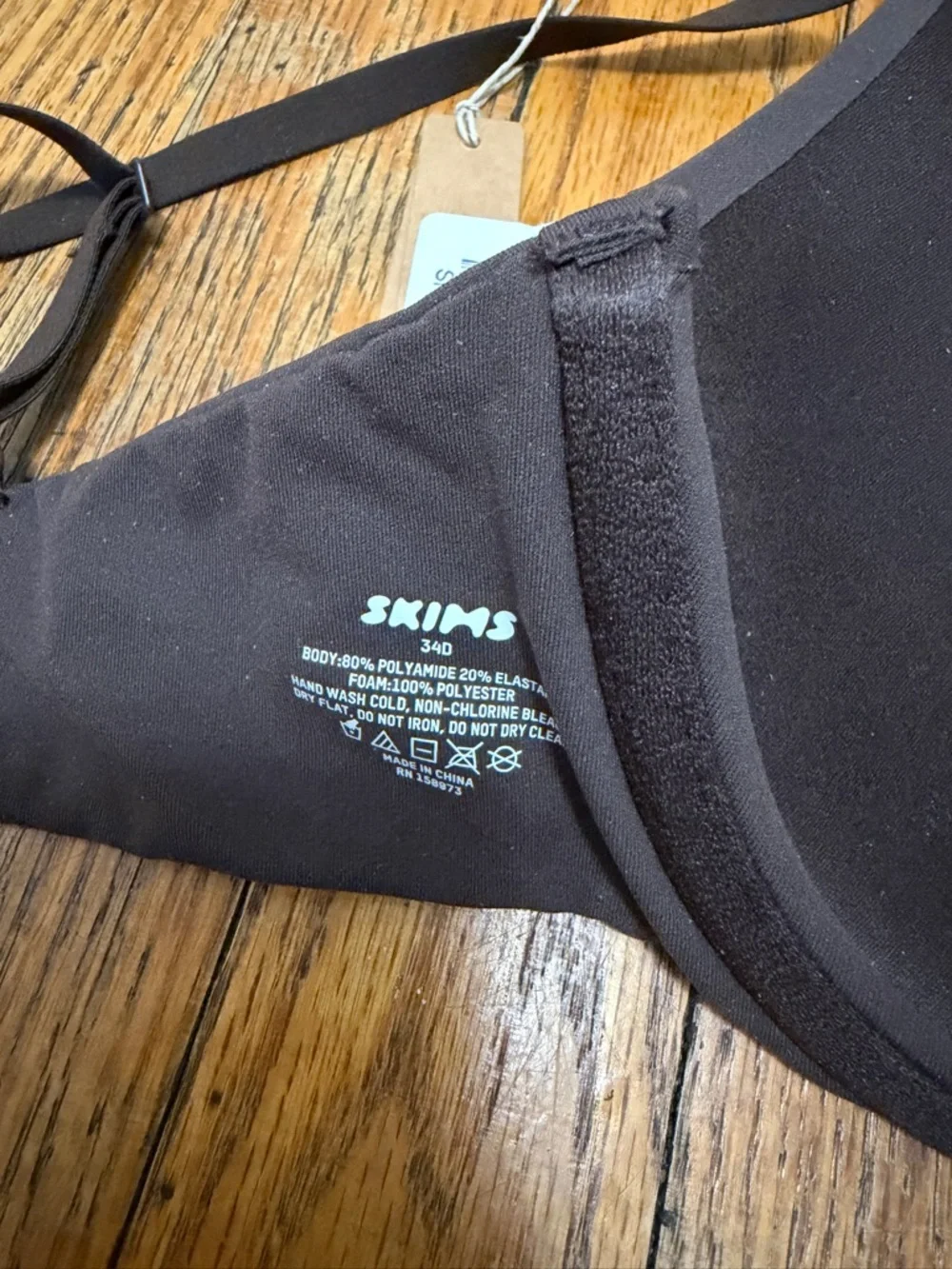 SKIMS Black Contour T-Shirt Bra - Picture 3 of 4